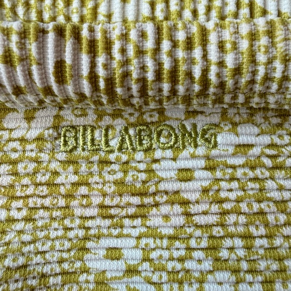 NWOT. Billabong Green Floral High-Waist Bikini - Picture 2 of 3